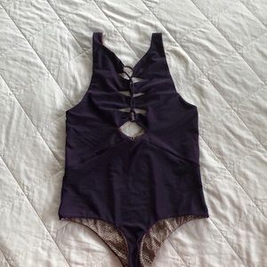 Acacia Mauka One Piece in L - Grape